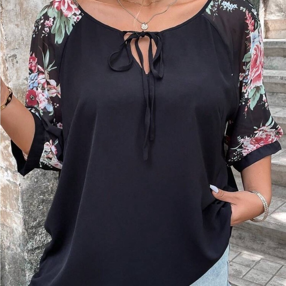 N E W w/o Tags / Floral Sleeve Black Blouse PLUS SIZE 2 XL